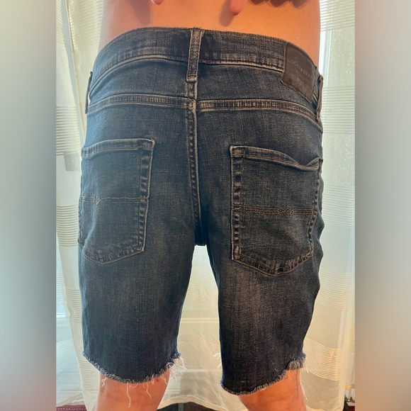 LUCKY BRAND Cut off, Athletic Straight Cut, Jean Shorts. Excellent Condition! - Picture 10 of 10